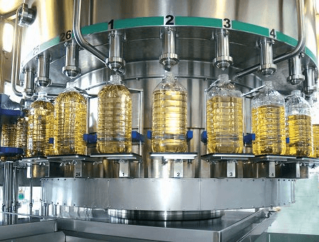 Refined cooking oil bottling line preparing wholesale packing for export